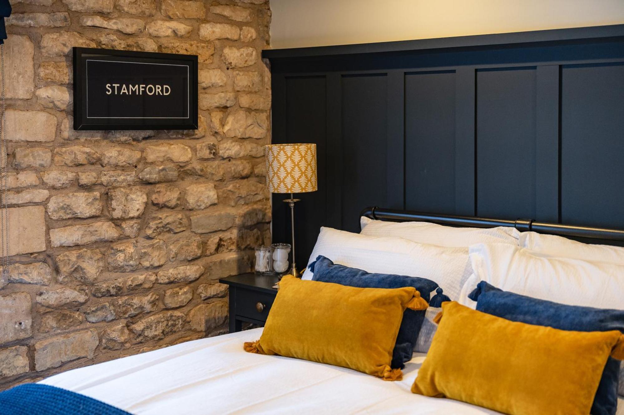 Luxury Town Centre Loft Apartment In Converted Granary Stamford Exterior photo