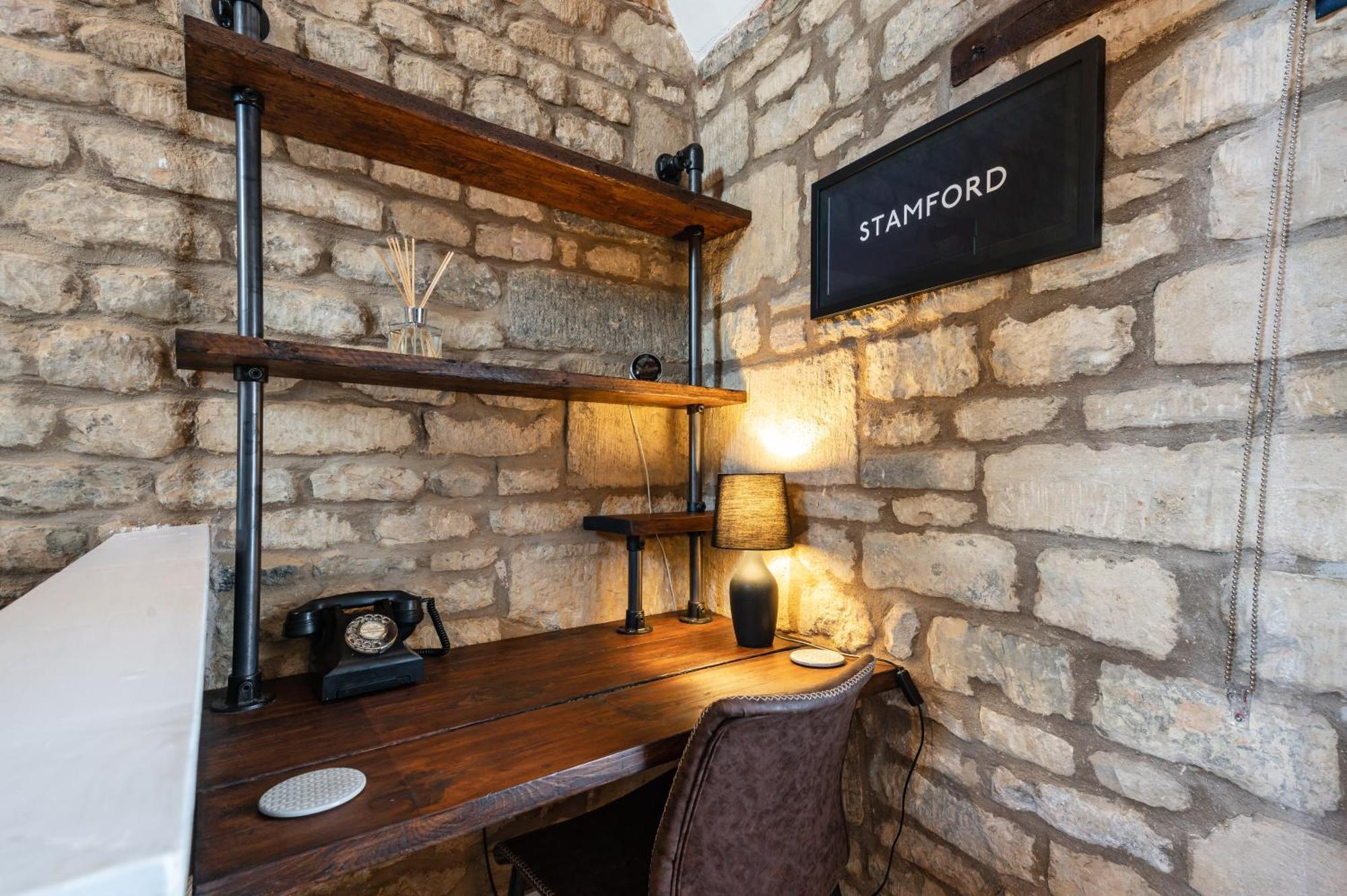 Luxury Town Centre Loft Apartment In Converted Granary Stamford Exterior photo